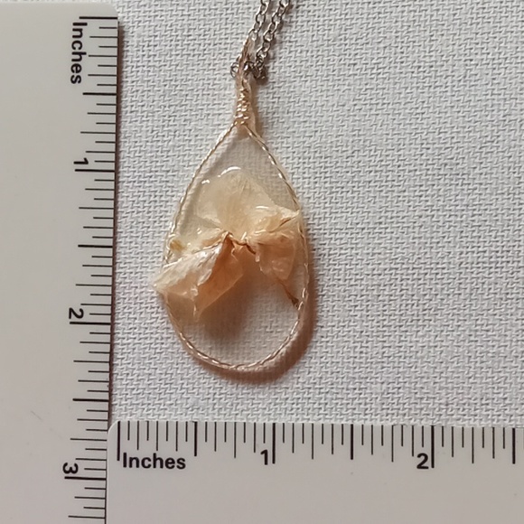 Floral necklace, amulet - Picture 1 of 2